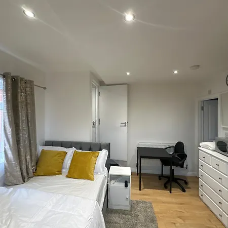 1St Studio Flat With Full Private Toilet And Shower With Its Own Kitchenette In Keedonwood Road Bromley A Fully Equipped Independent Studio Flat Exterior photo