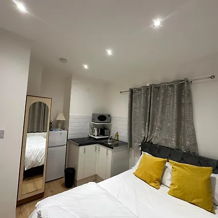 1St Studio Flat With Full Private Toilet And Shower With Its Own Kitchenette In Keedonwood Road Bromley A Fully Equipped Independent Studio Flat Exterior photo