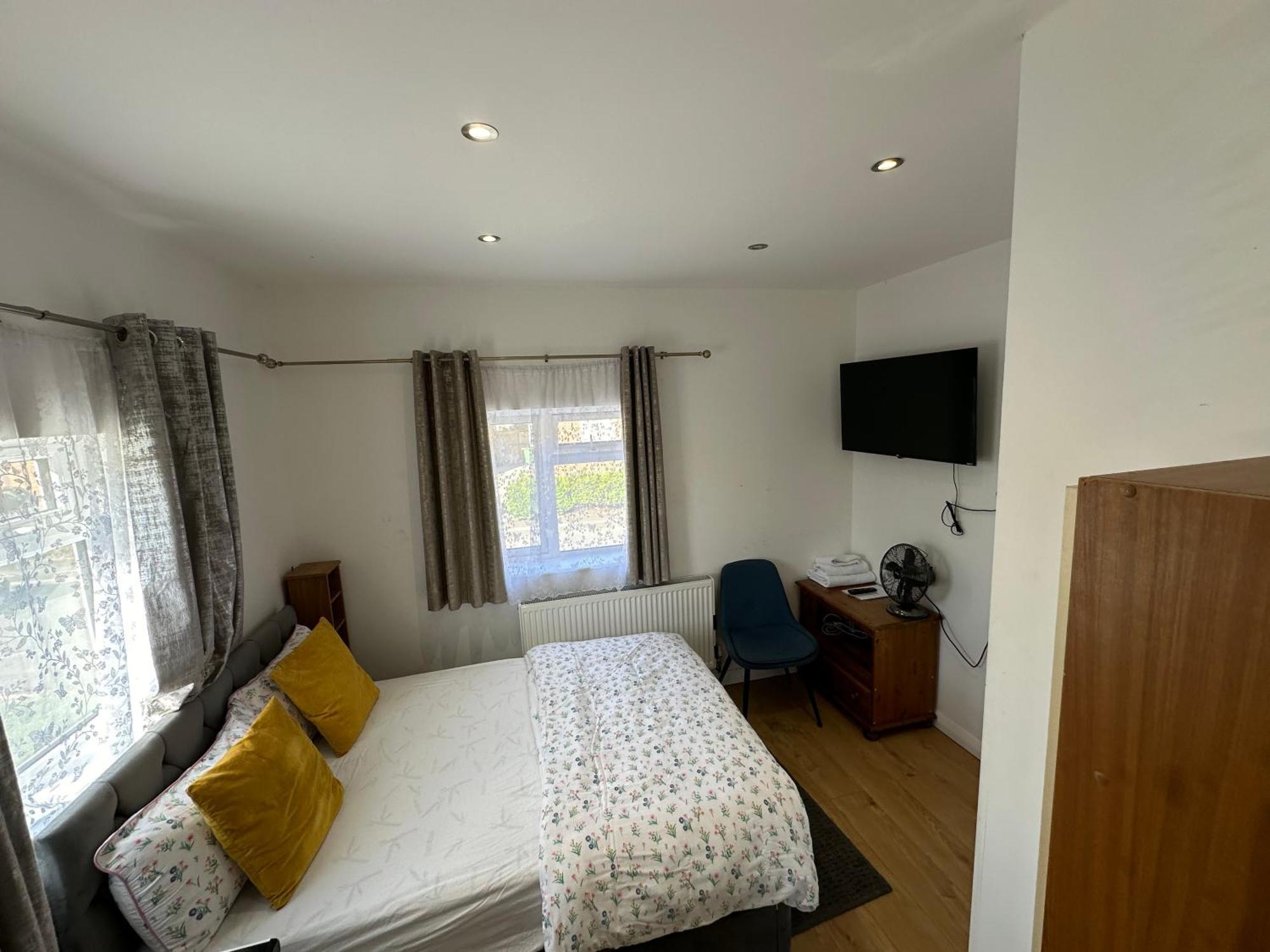 Apartment 1st Flat With Full Private Toilet And Shower With Its Own Kitchenette In Keedonwood Road A Fully Equipped Independent Flat Bromley